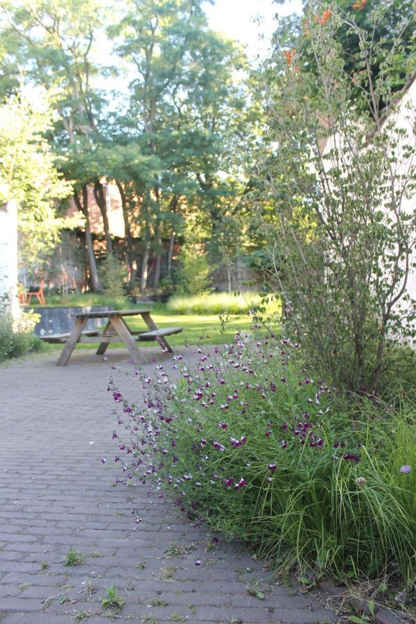 Canopee Guesthouse Ixelles ภายนอก รูปภาพ